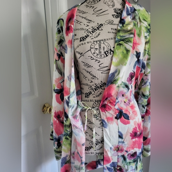 Floral Vibrant Robe - Picture 3 of 6